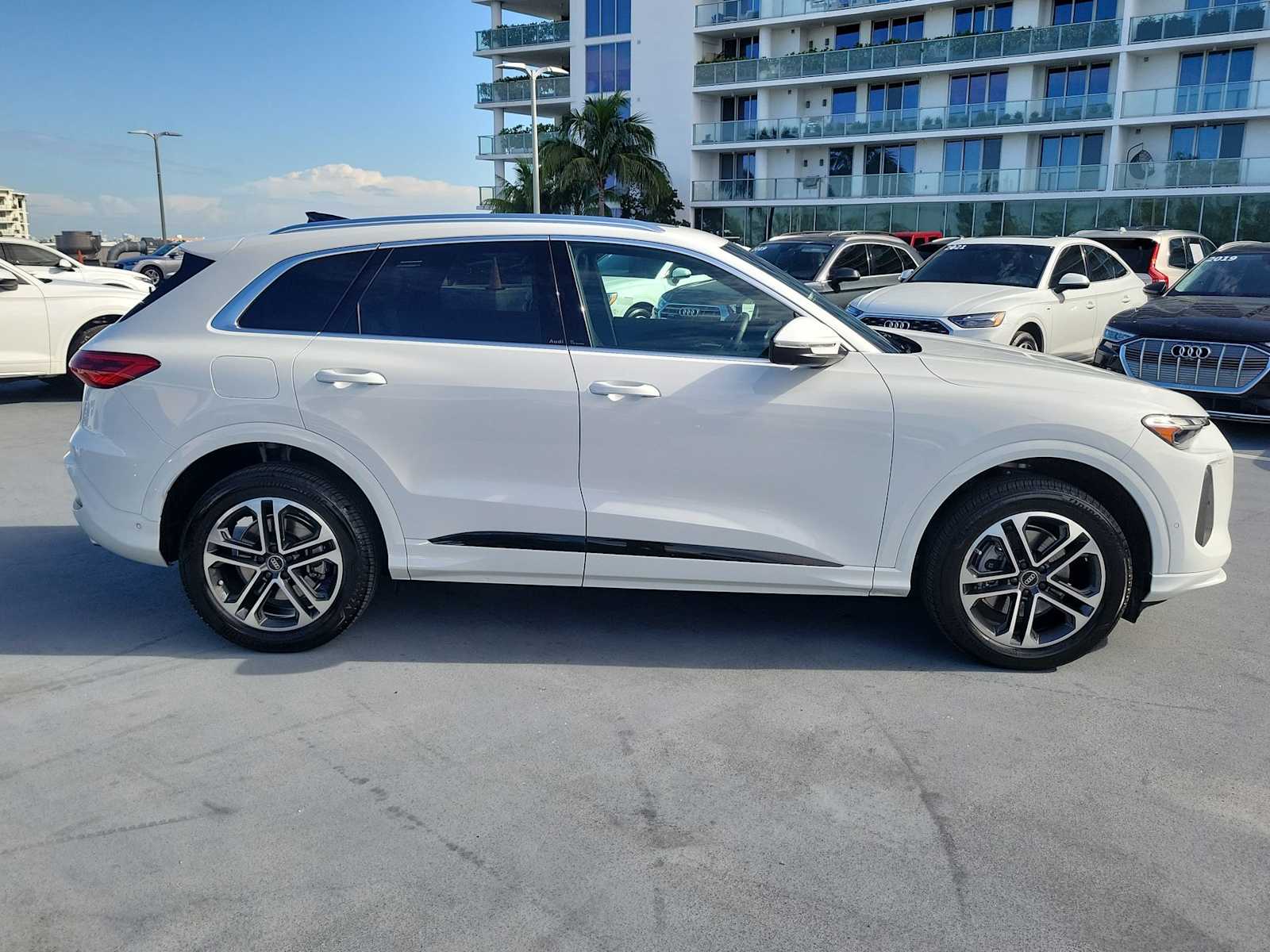 Thumbnail: 2025 Audi Q5 - 7