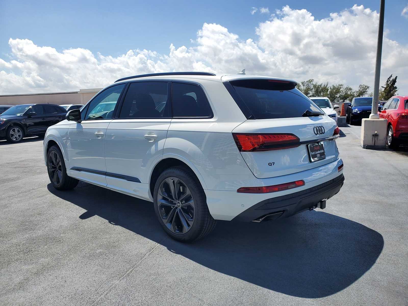 2025 Audi Q7 55 Premium Plus photo 4