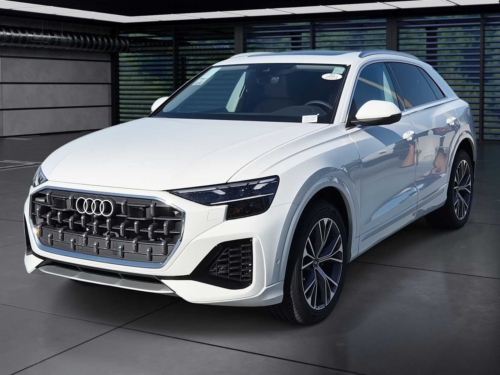 Thumbnail: 2025 Audi Q8 - 1