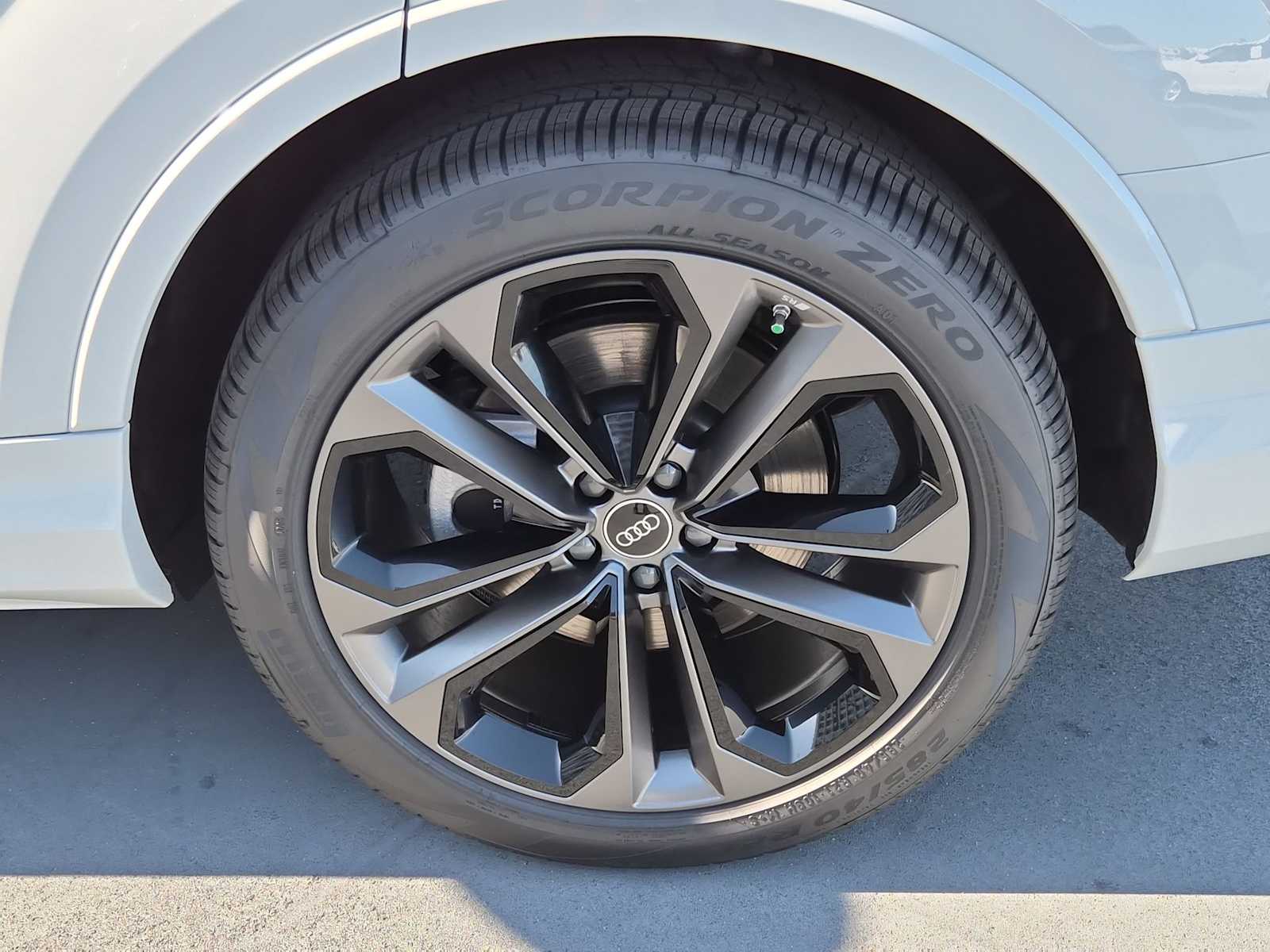 Thumbnail: 2026 Audi Q7 - 12