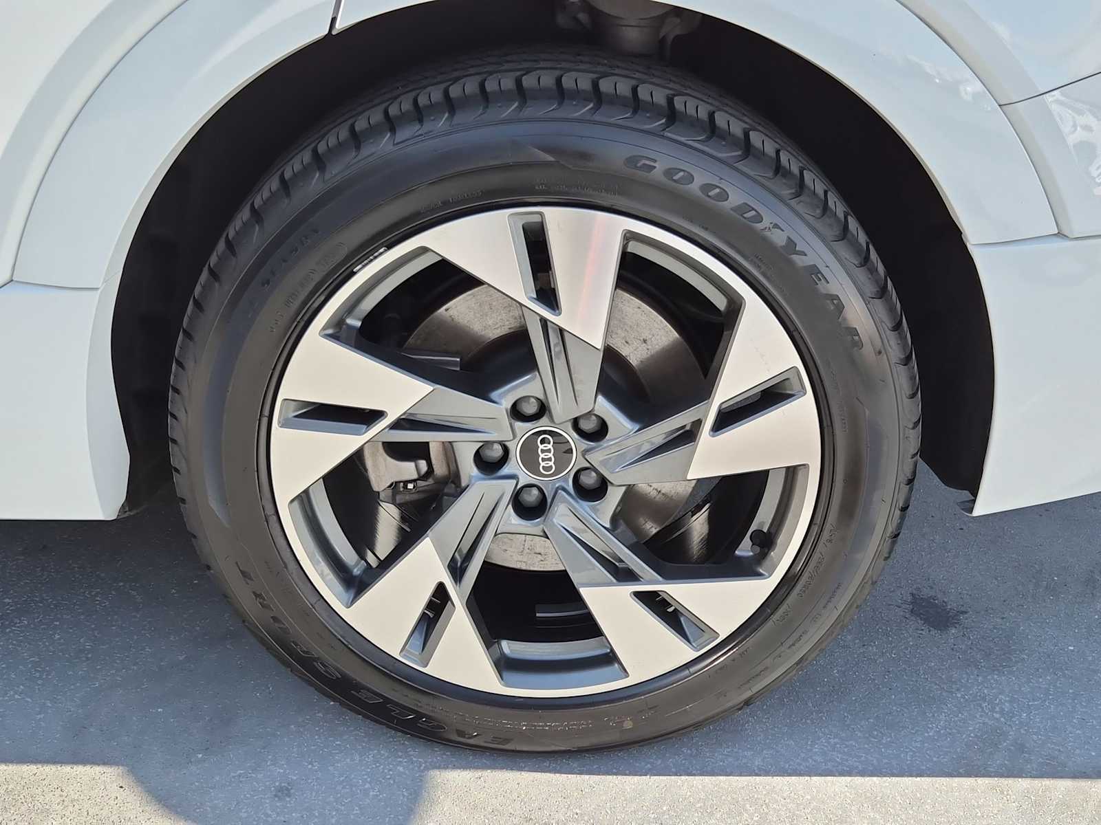 Thumbnail: 2021 Audi e-tron - 12