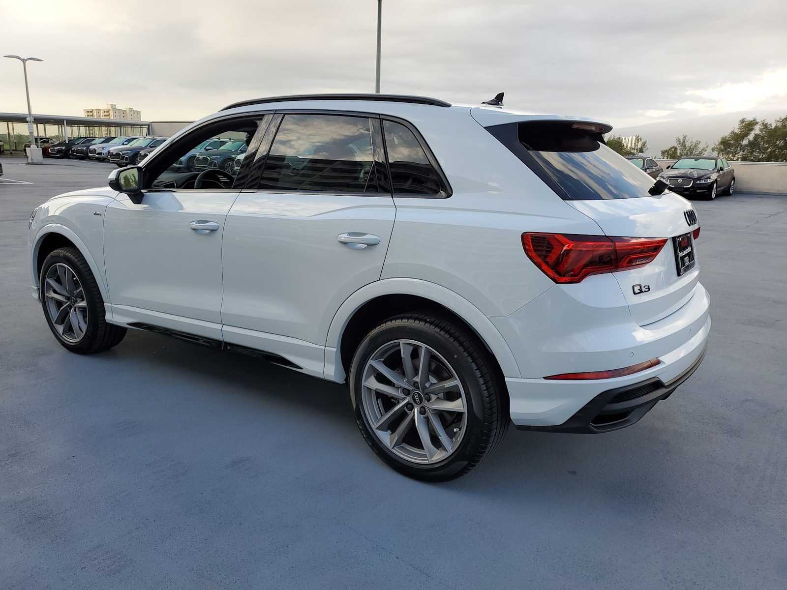 Thumbnail: 2023 Audi Q3 - 4