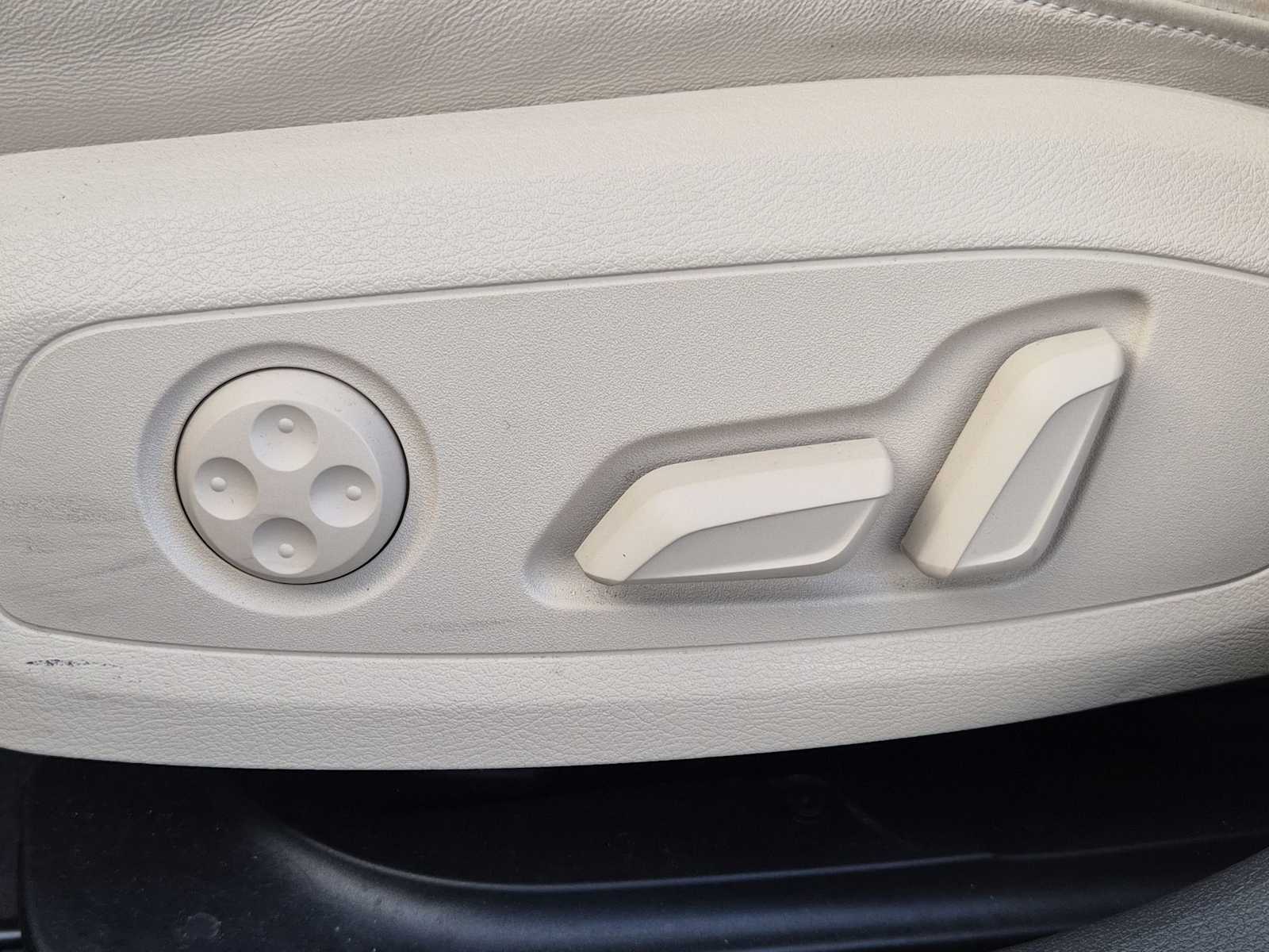 Thumbnail: 2023 Audi A4 - 16