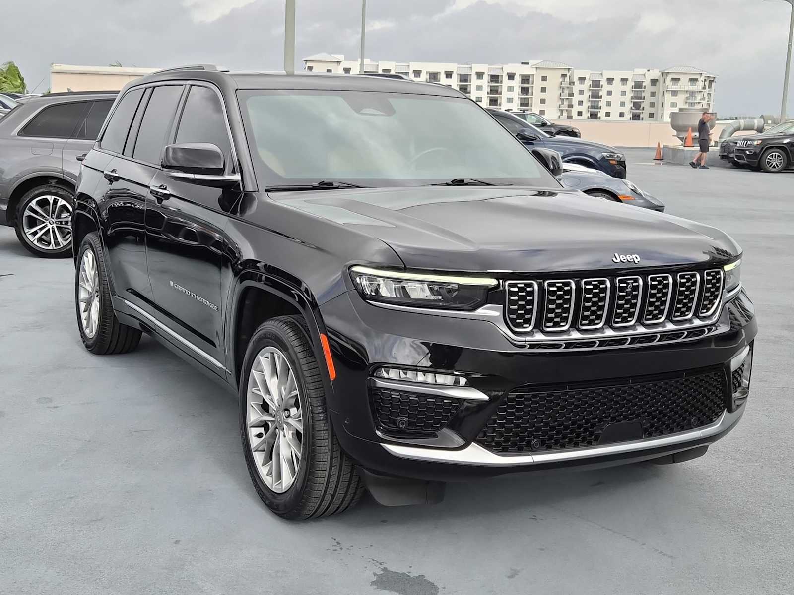 Thumbnail: 2022 Jeep Grand Cherokee - 8