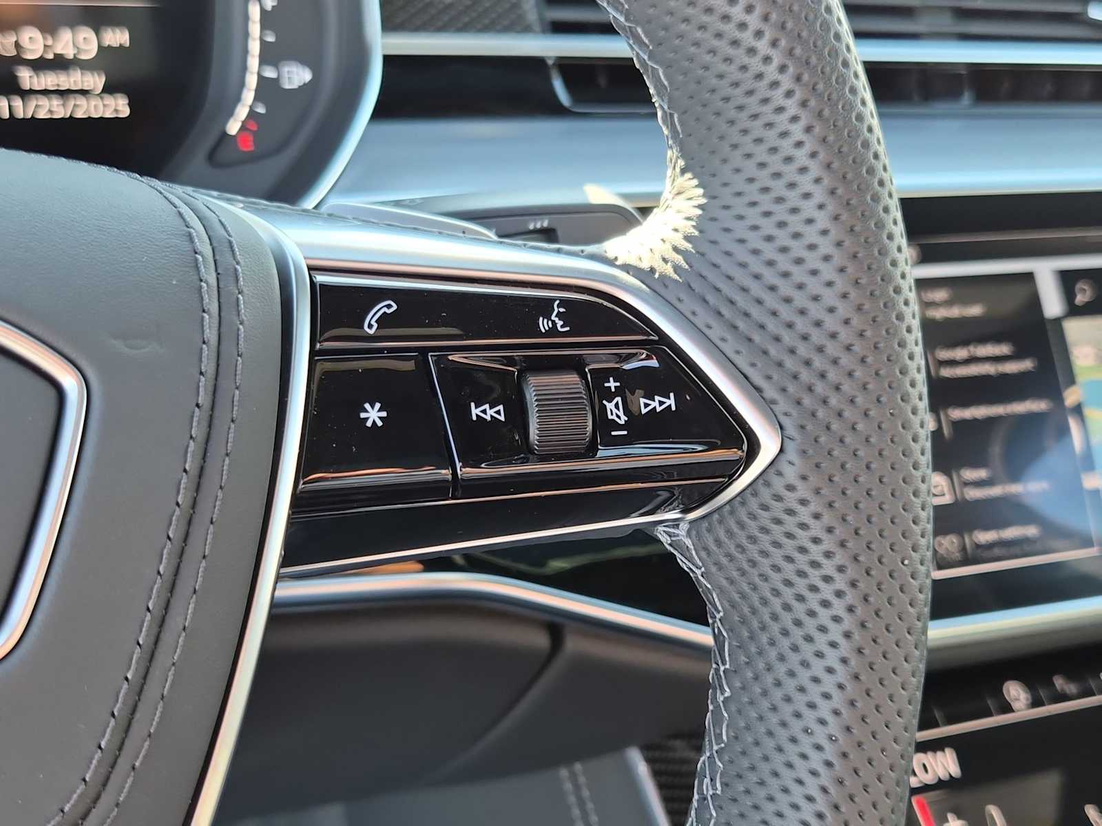 Thumbnail: 2025 Audi S8 - 22