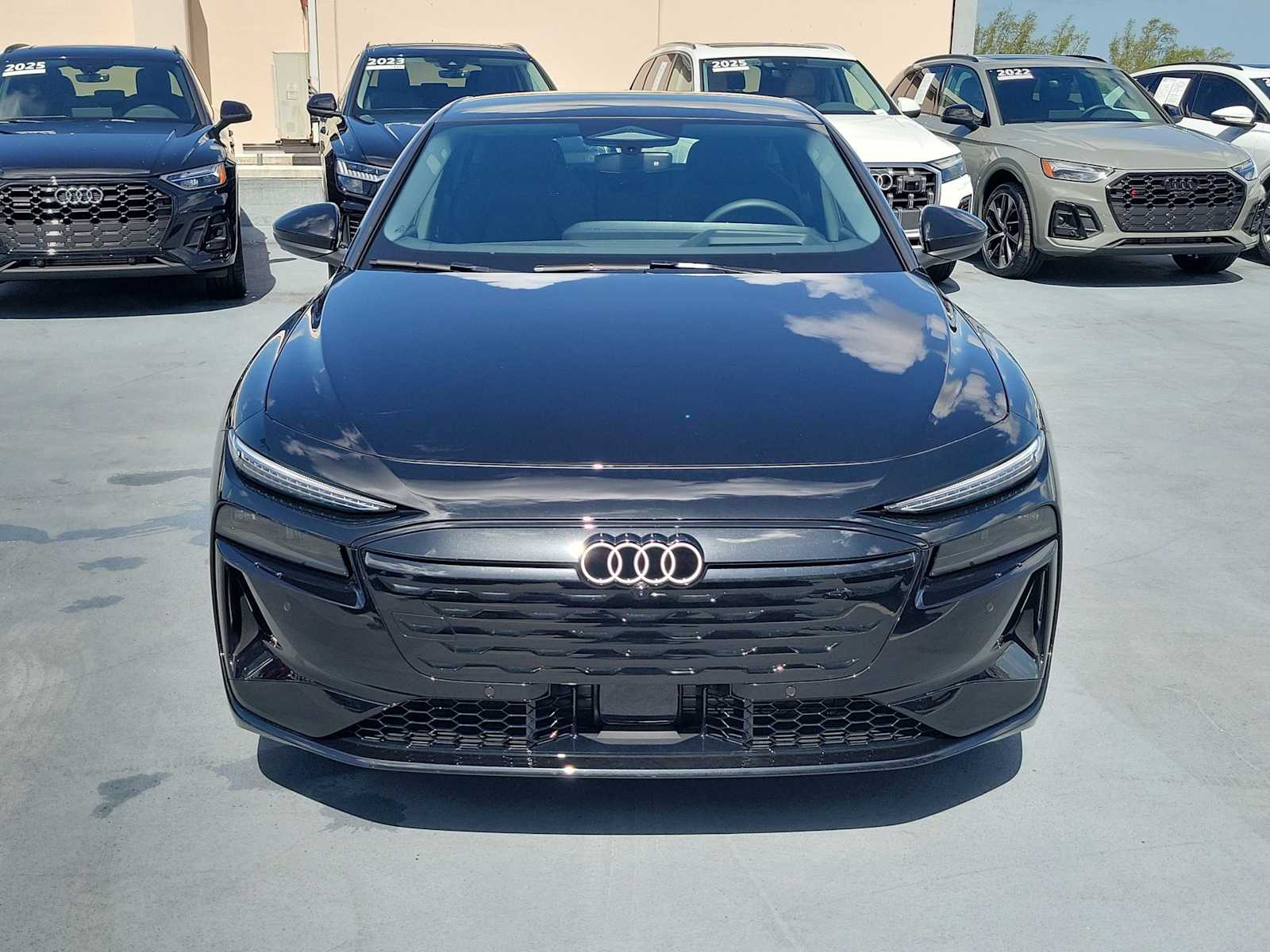 Thumbnail: 2025 Audi e-tron S - 9