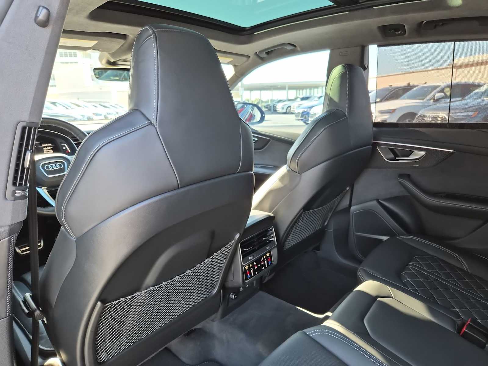 Thumbnail: 2023 Audi SQ8 - 17