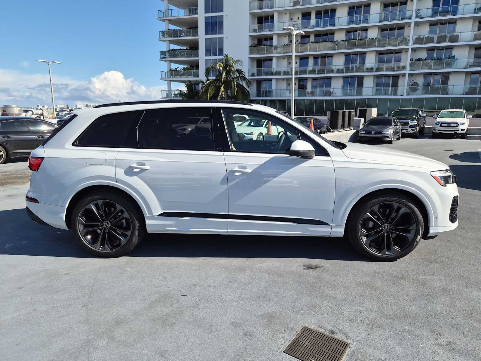 Thumbnail: 2026 Audi Q7 - 7