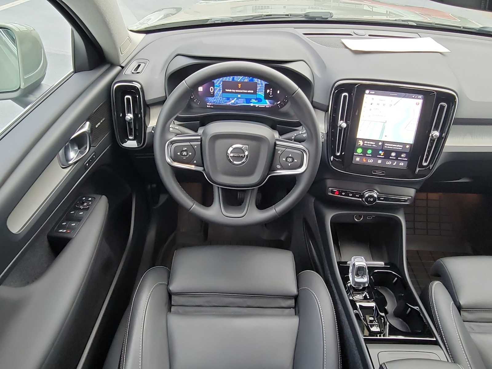 Thumbnail: 2024 Volvo XC40 - 15