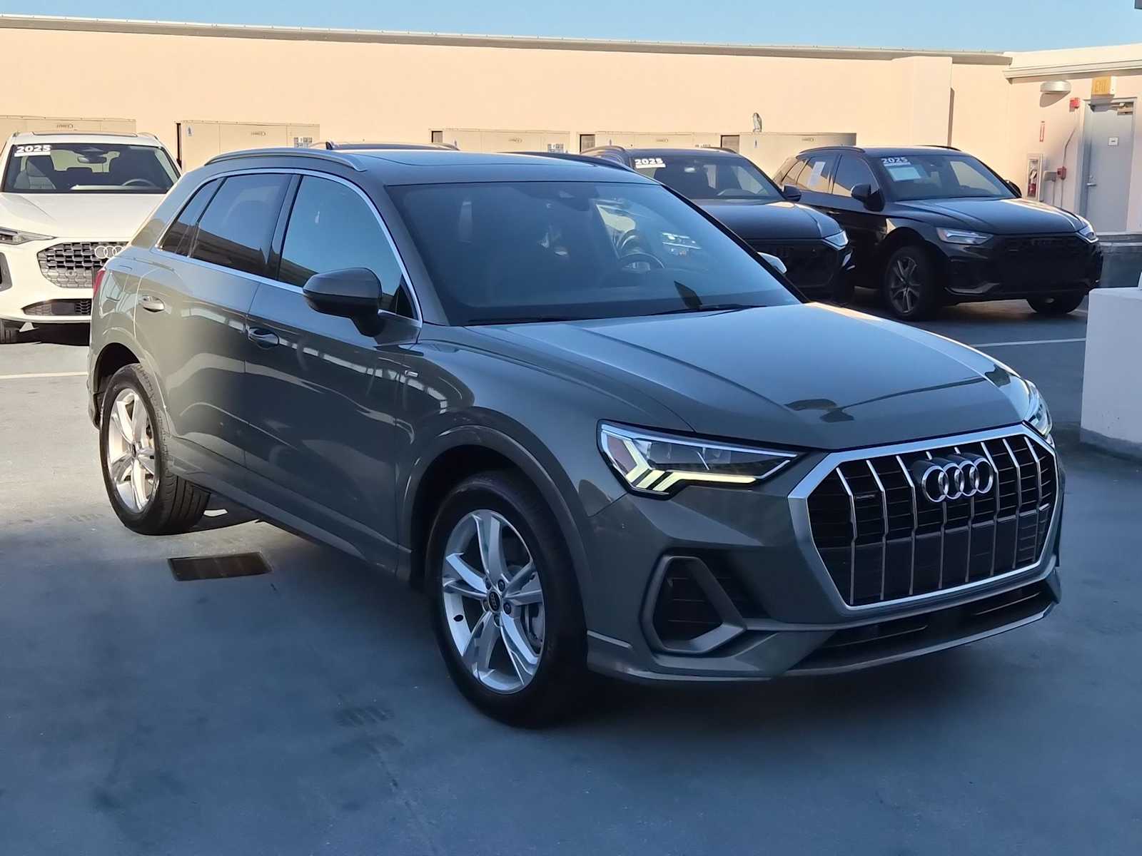 Thumbnail: 2023 Audi Q3 - 8