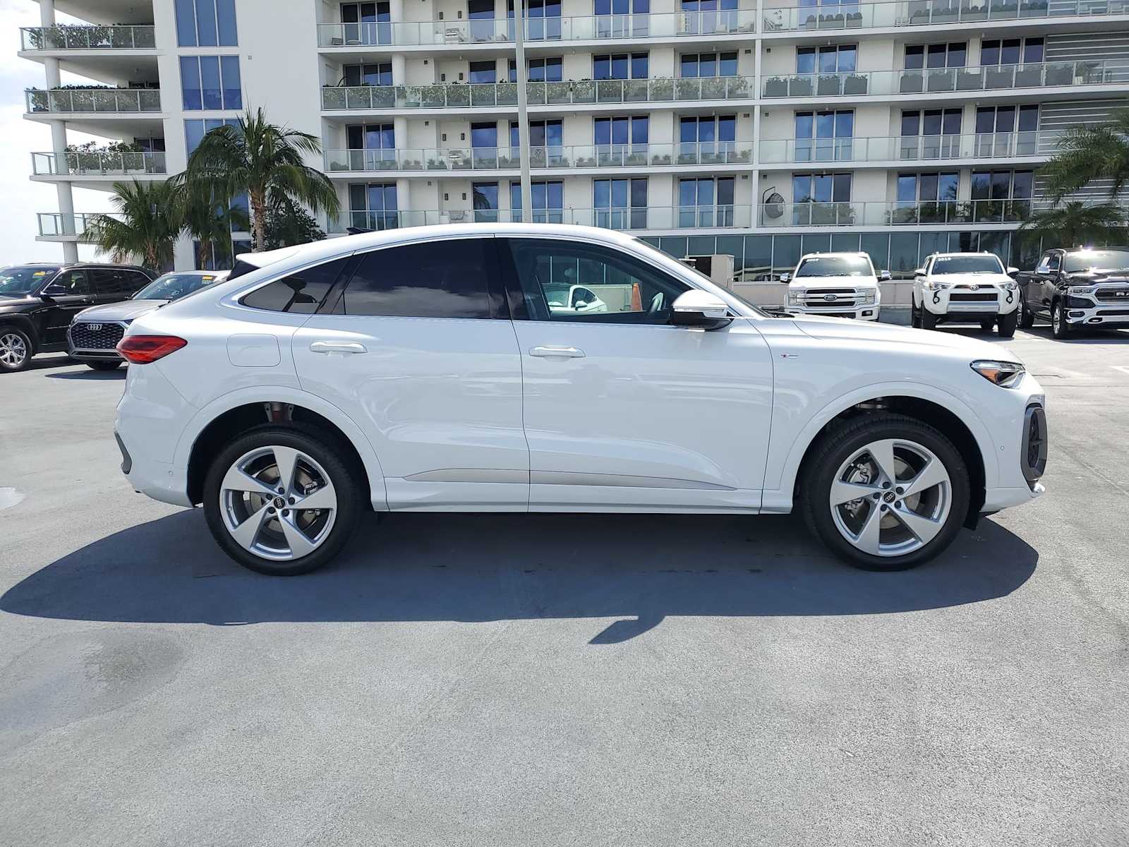 Thumbnail: 2025 Audi Q5 - 7