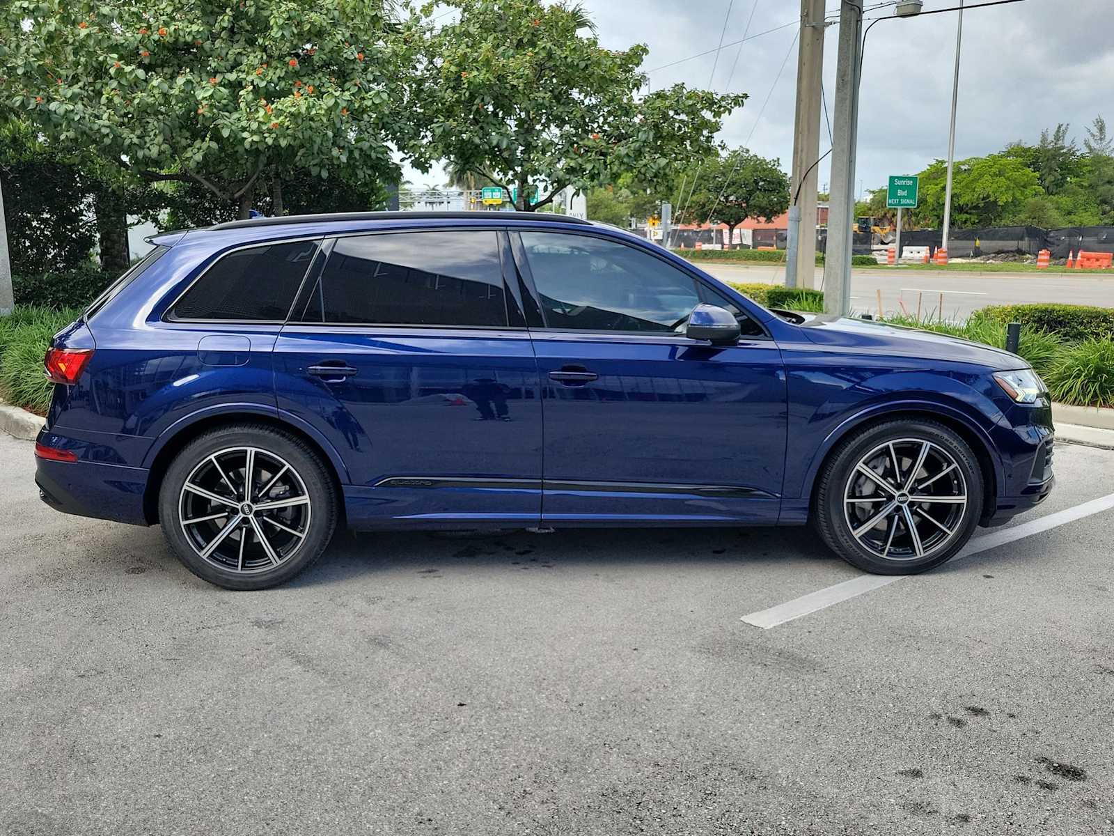 Thumbnail: 2021 Audi Q7 - 6