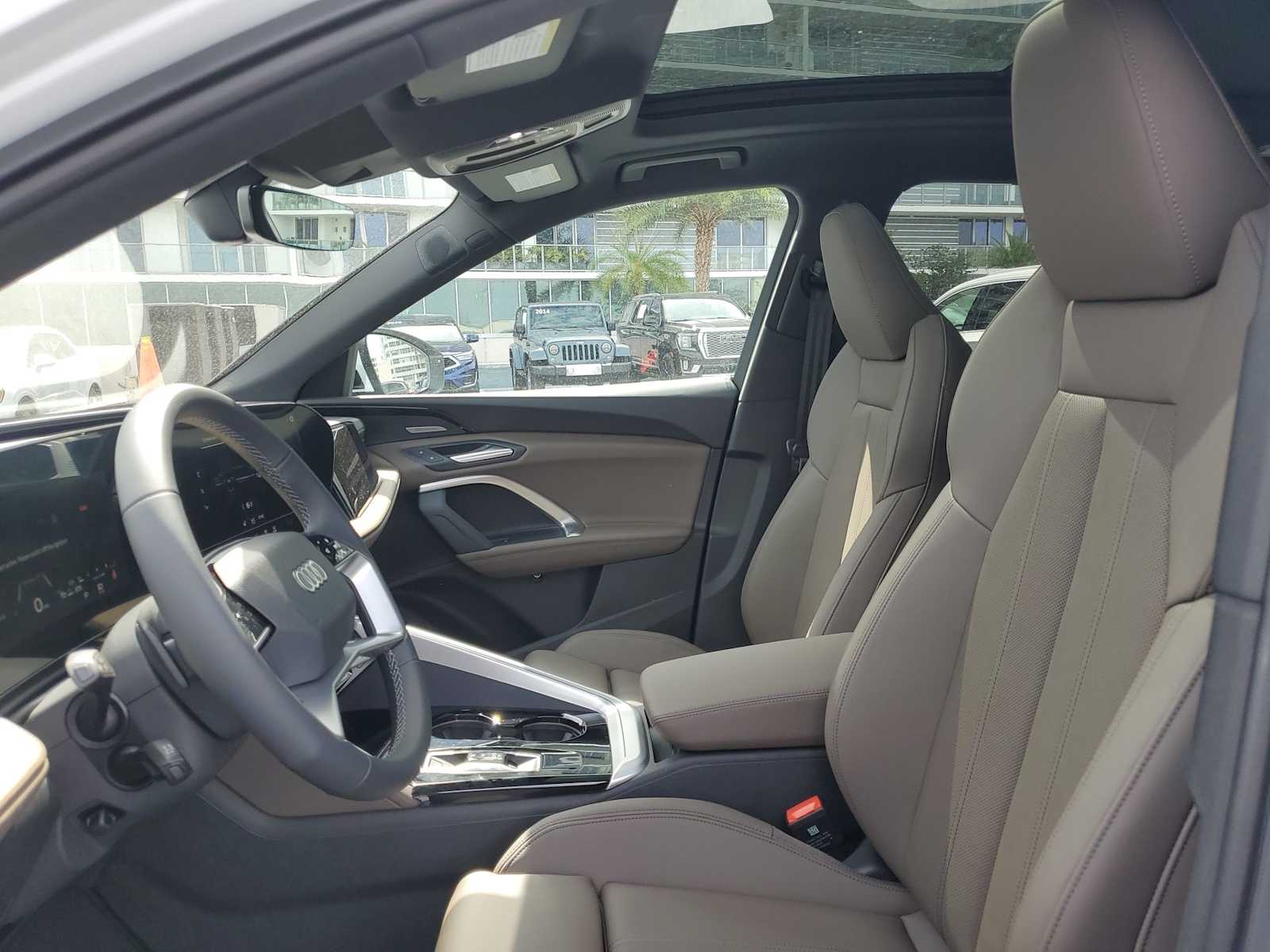 Thumbnail: 2025 Audi Q5 - 12