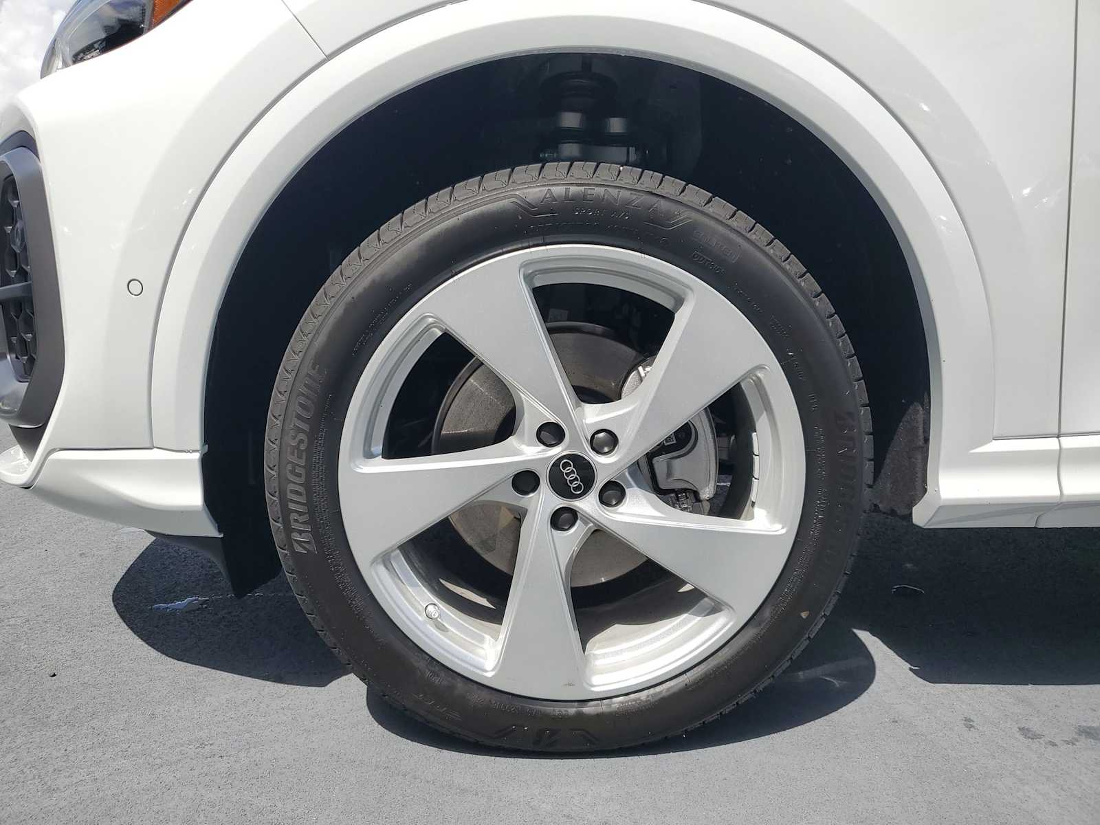 Thumbnail: 2025 Audi Q5 - 10