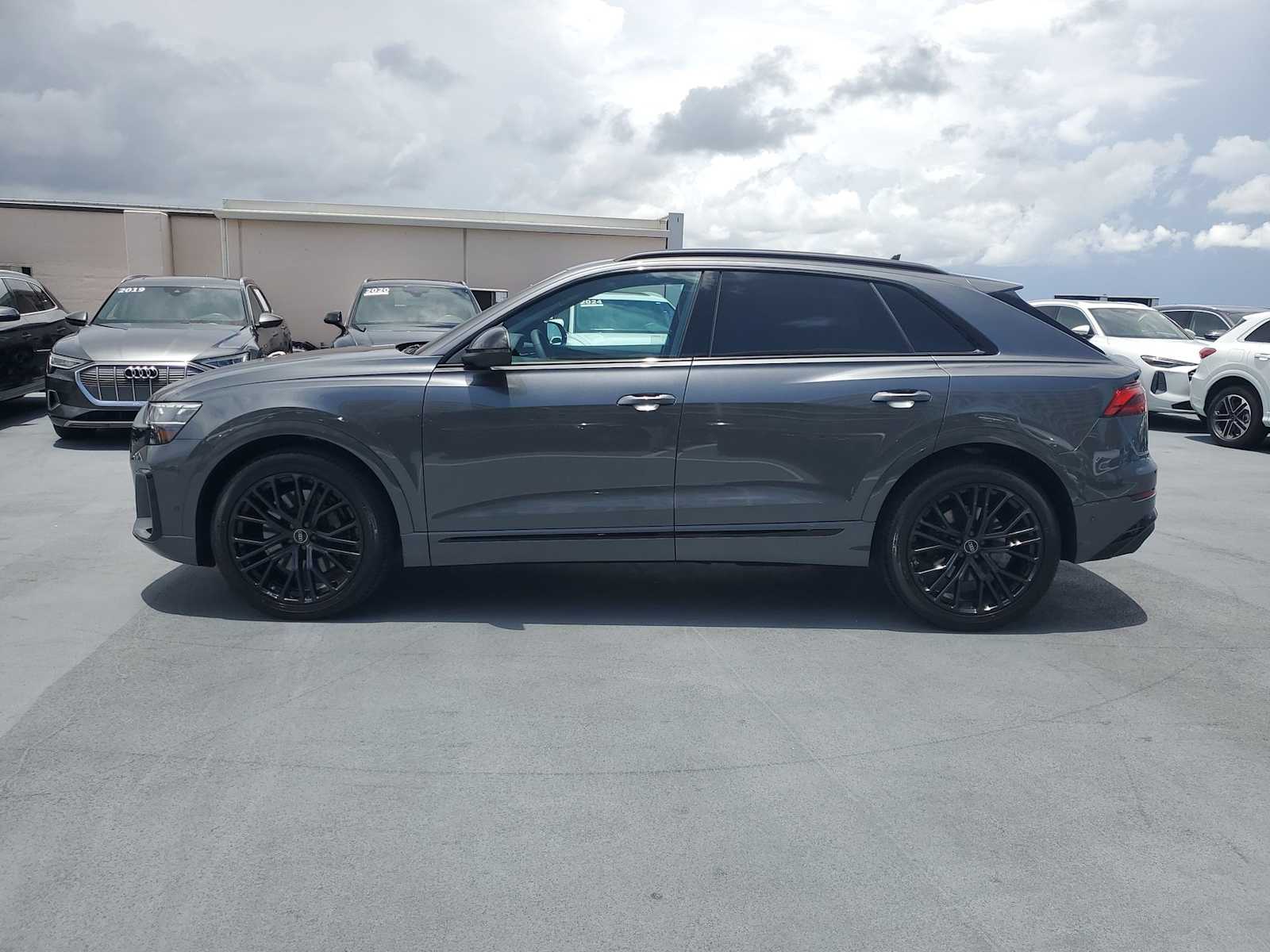Thumbnail: 2025 Audi SQ8 - 3