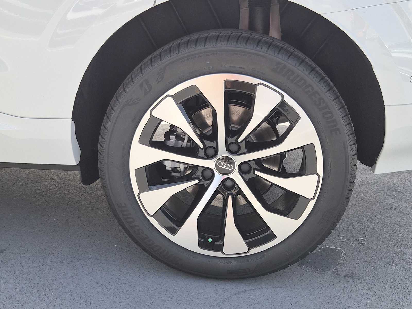 Thumbnail: 2026 Audi Q3 - 12