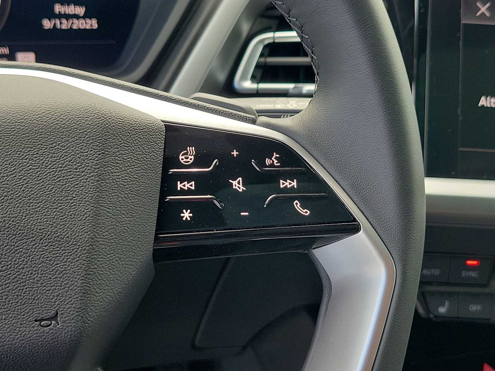 Thumbnail: 2026 Audi Q4 e-tron - 22