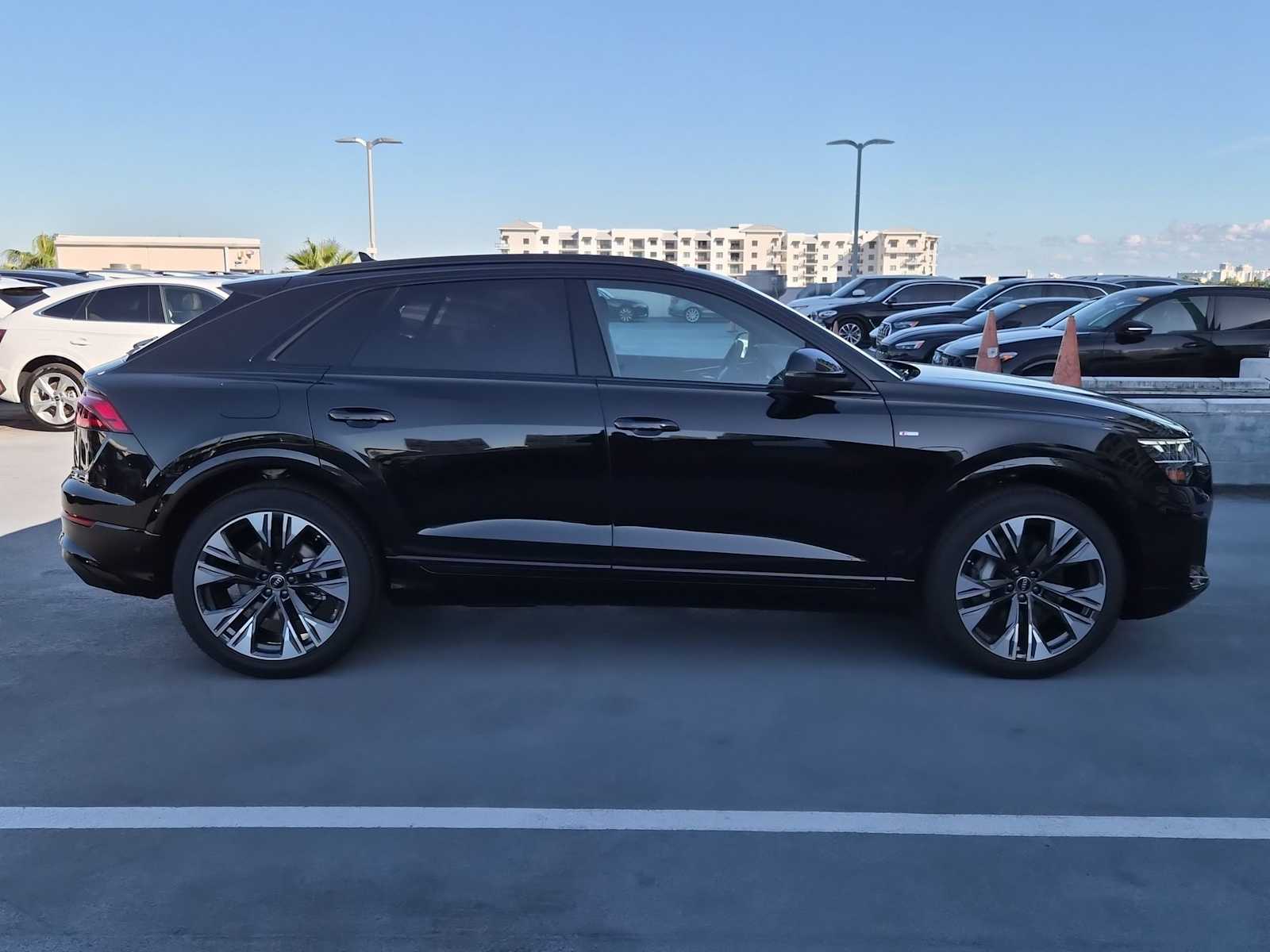 Thumbnail: 2026 Audi Q8 - 7