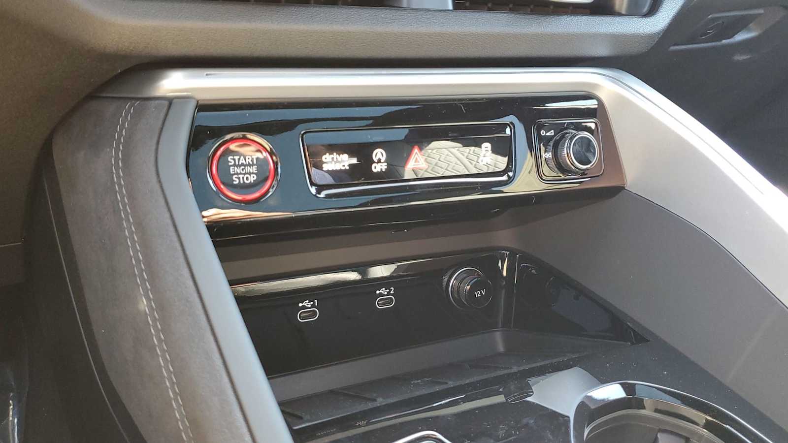 Thumbnail: 2025 Audi SQ5 - 32