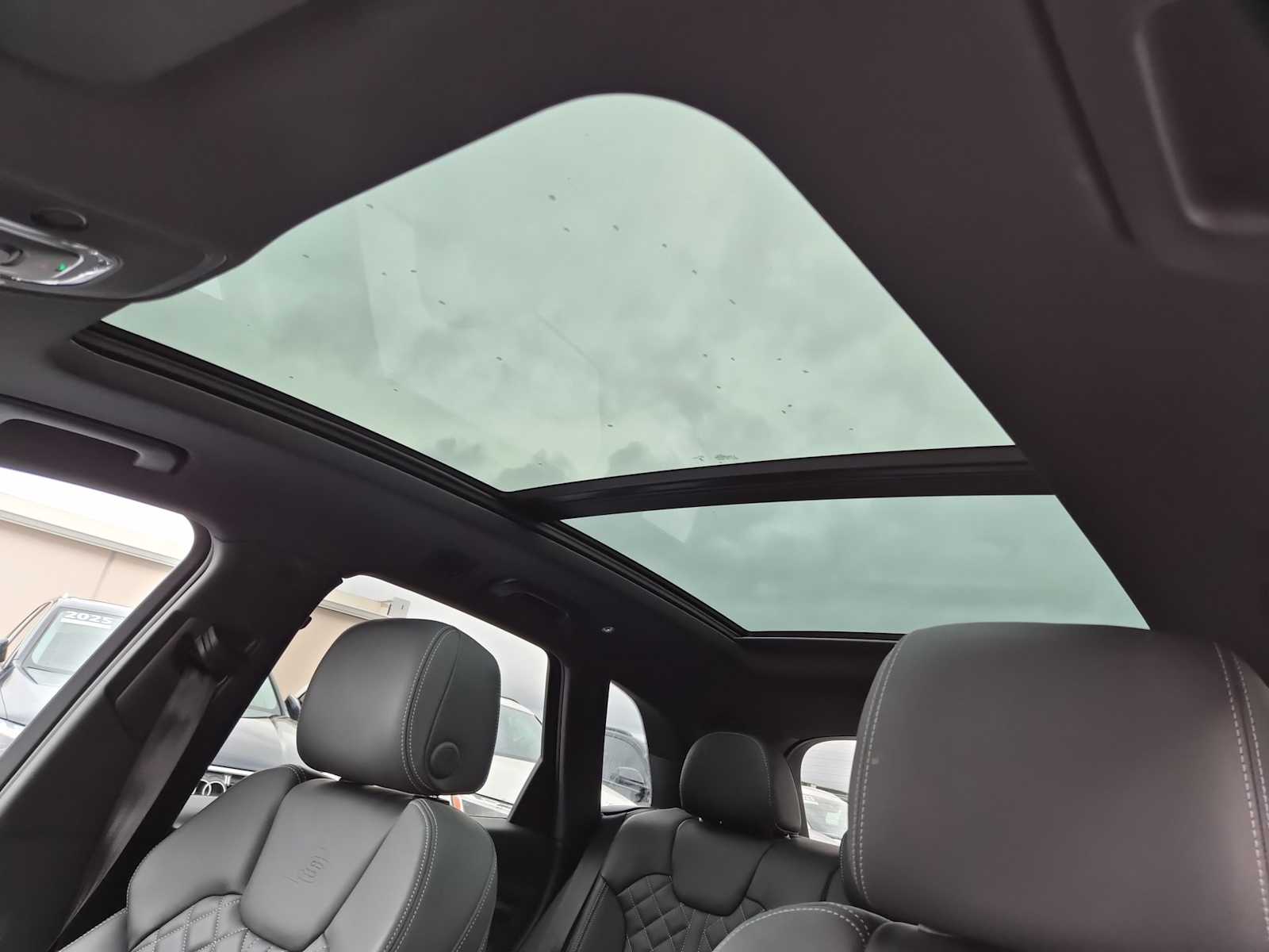 Thumbnail: 2025 Audi SQ5 - 18