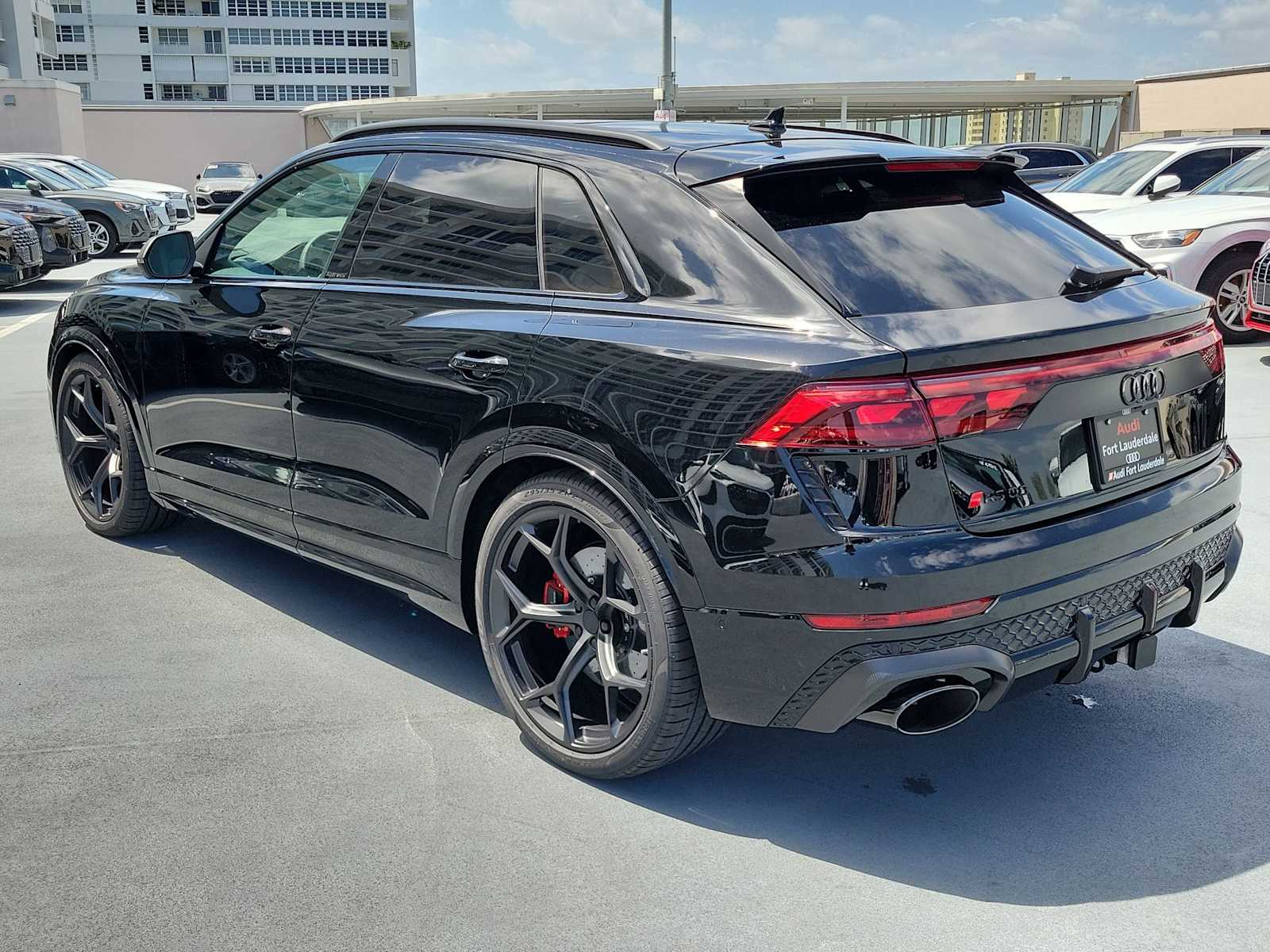 Thumbnail: 2026 Audi RS Q8 - 4