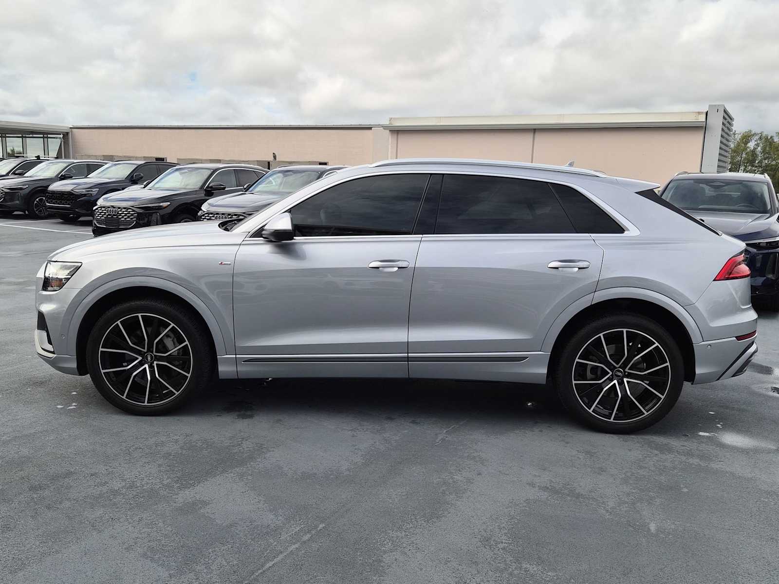 Thumbnail: 2021 Audi Q8 - 3