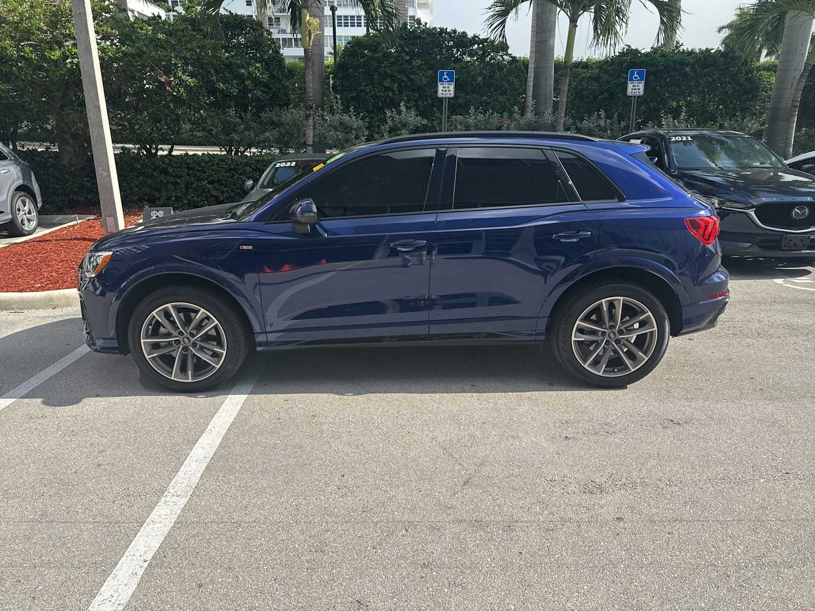 Thumbnail: 2022 Audi Q3 - 2