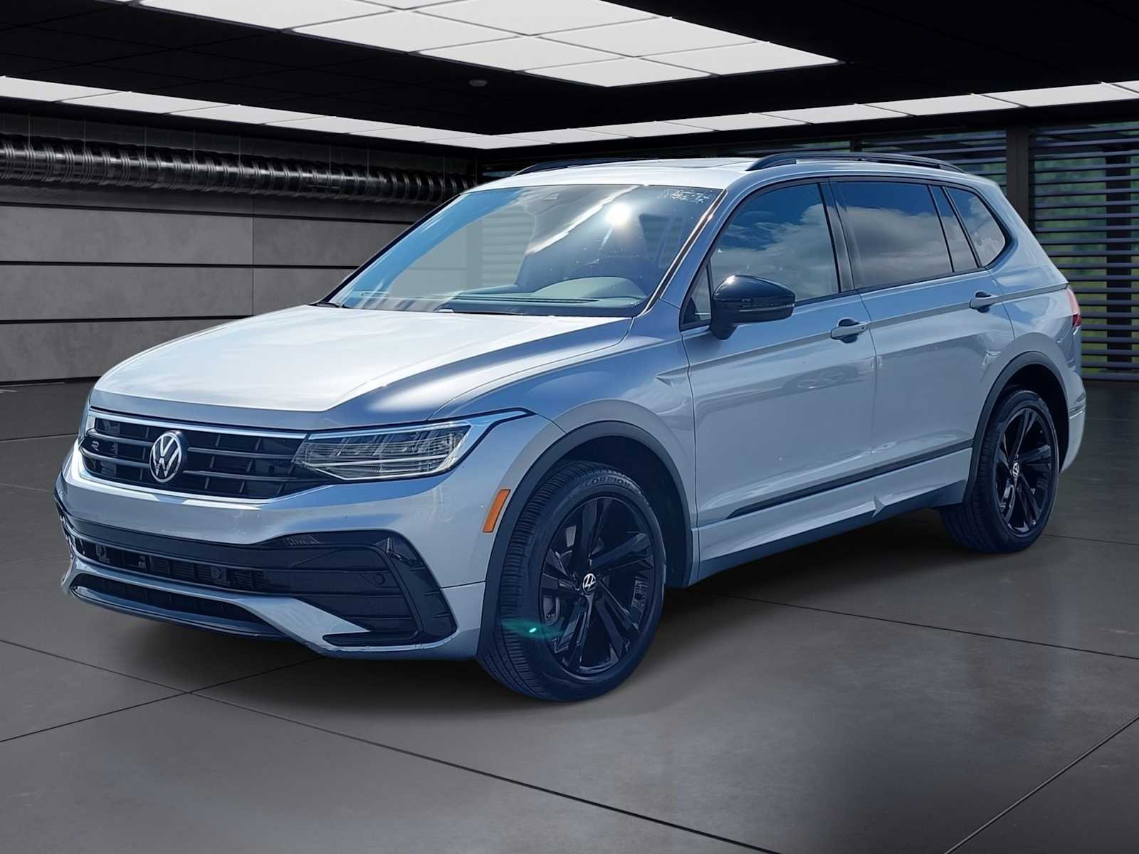 Thumbnail: 2023 Volkswagen Tiguan - 1