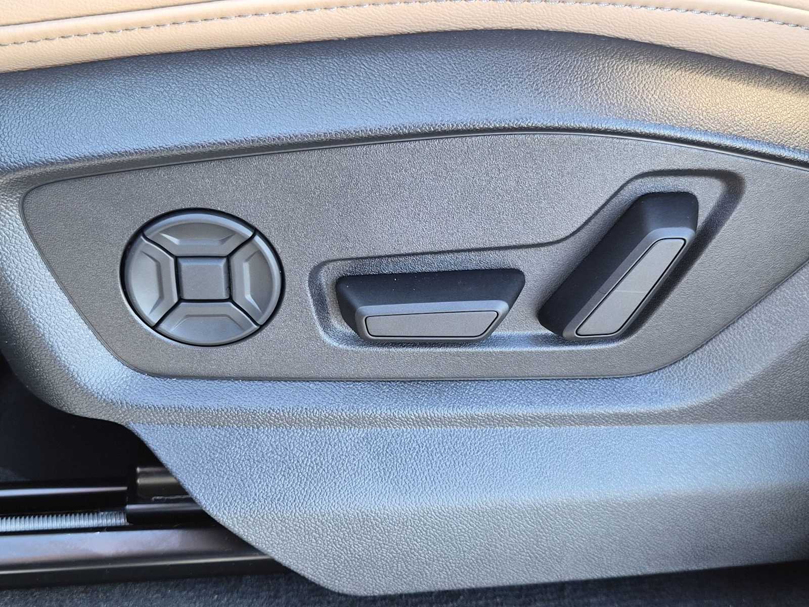 Thumbnail: 2026 Audi Q7 - 16