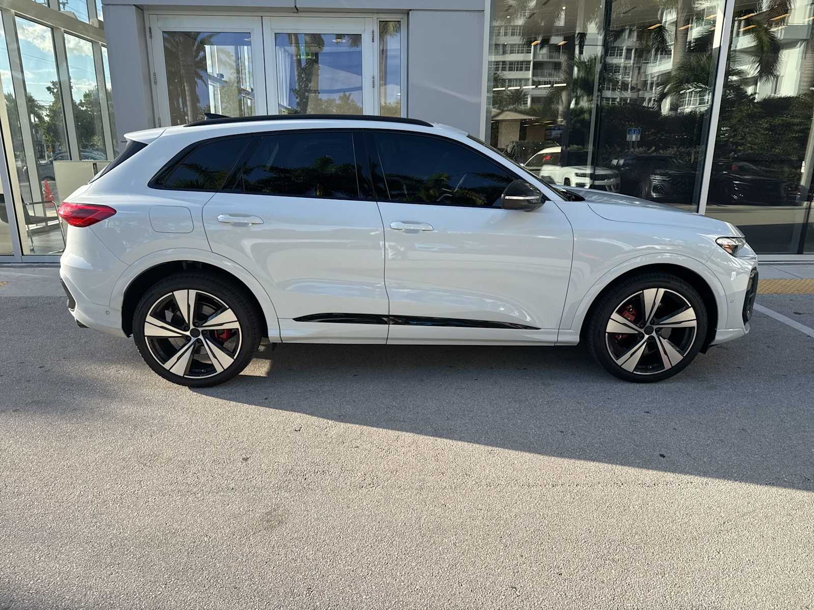 Thumbnail: 2026 Audi SQ5 - 2