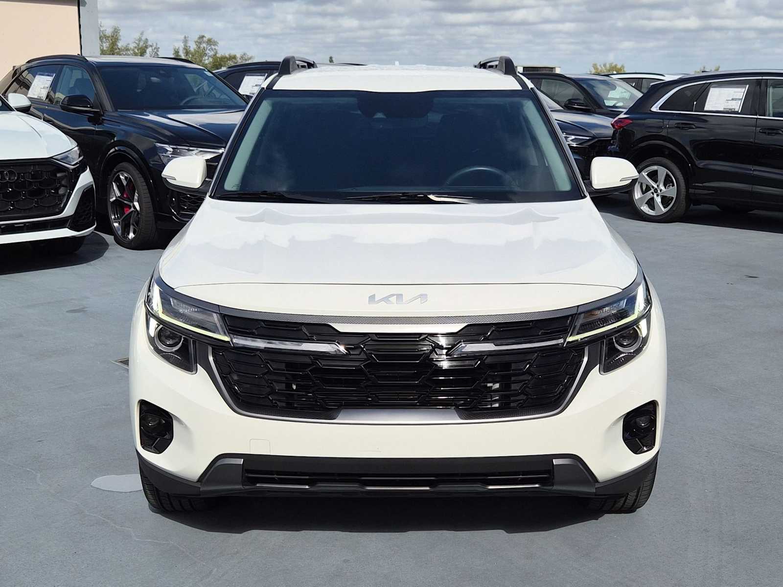 Thumbnail: 2024 Kia Seltos - 9