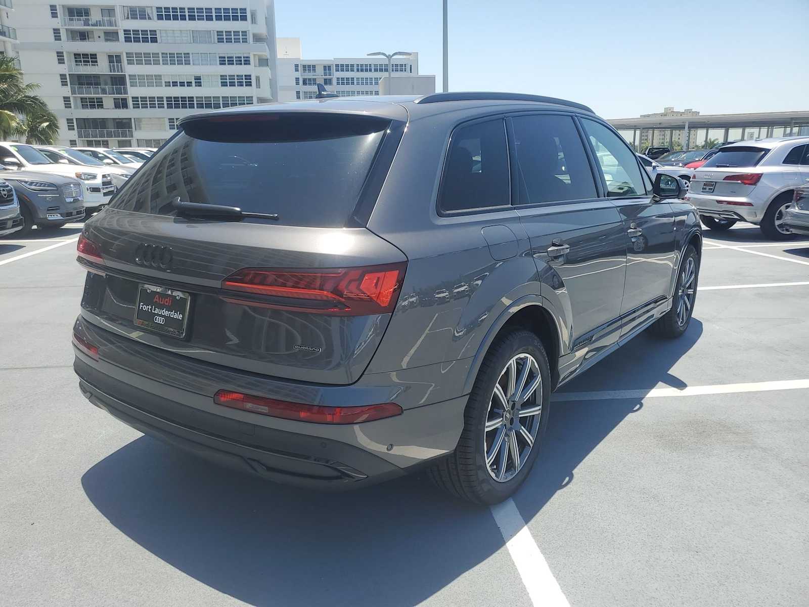Thumbnail: 2023 Audi Q7 - 6