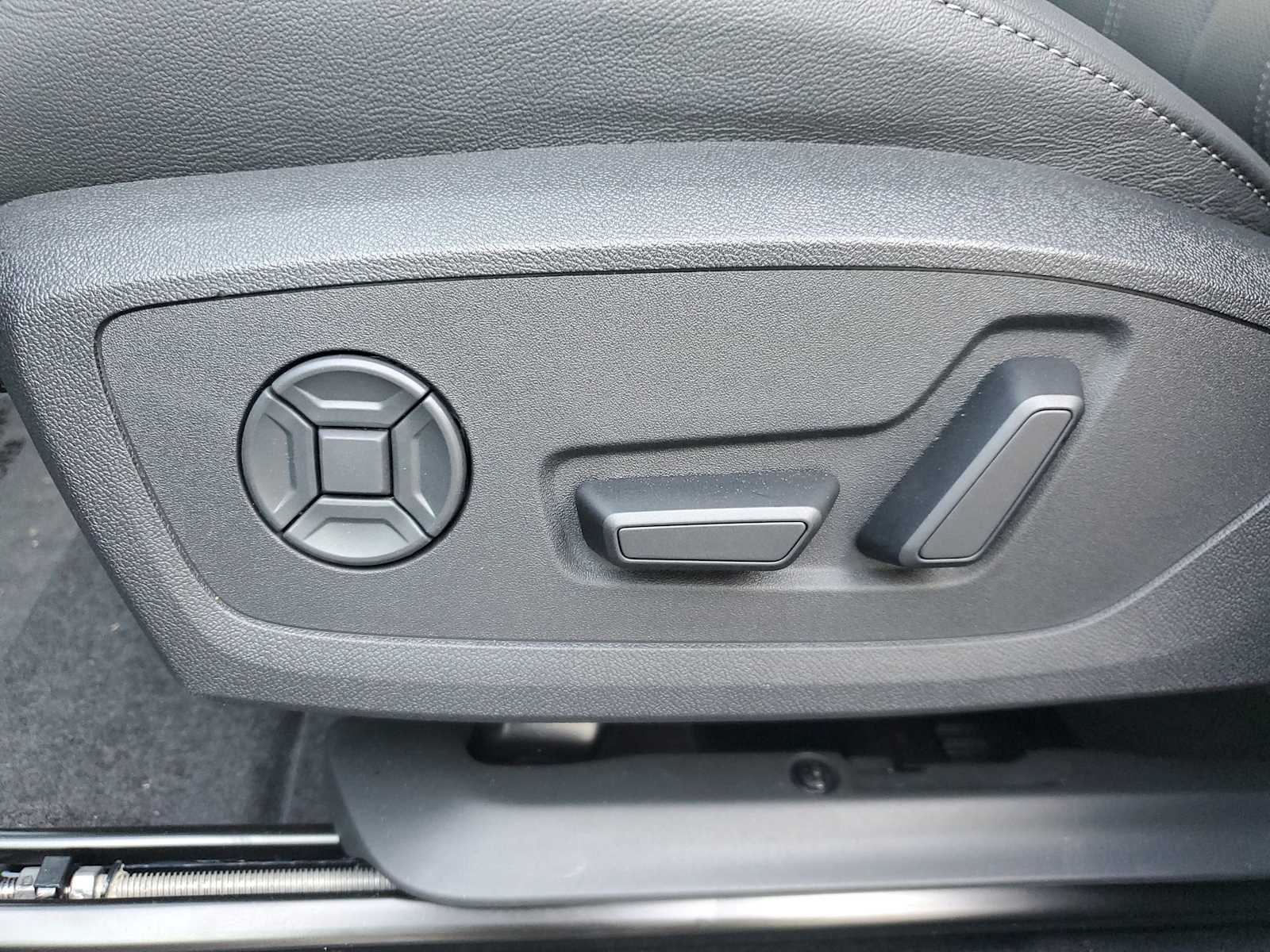 2025 Audi Q6 e-tron Premium Plus 13