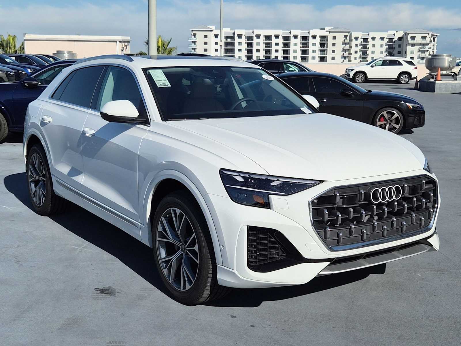 Thumbnail: 2025 Audi Q8 - 8