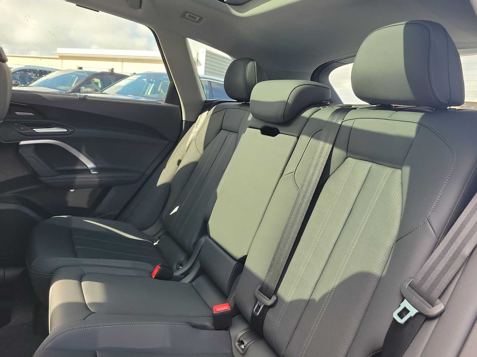 Thumbnail: 2025 Audi Q5 - 19