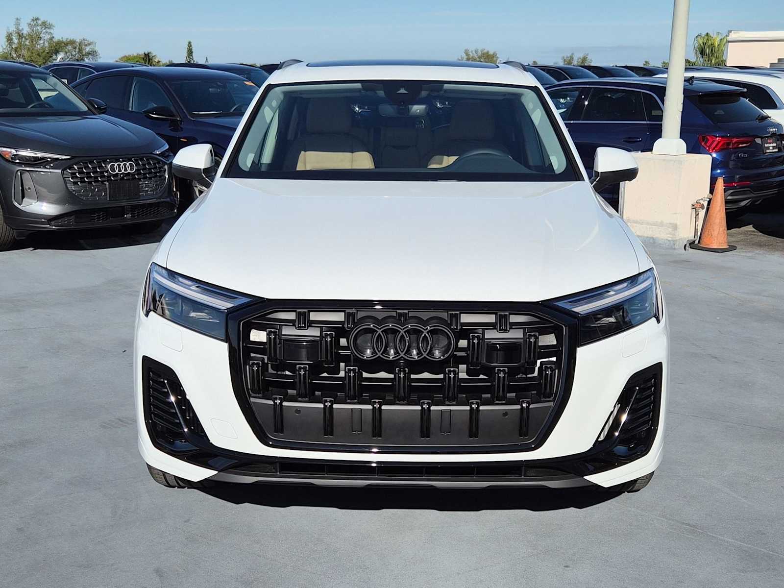 Thumbnail: 2026 Audi Q7 - 9