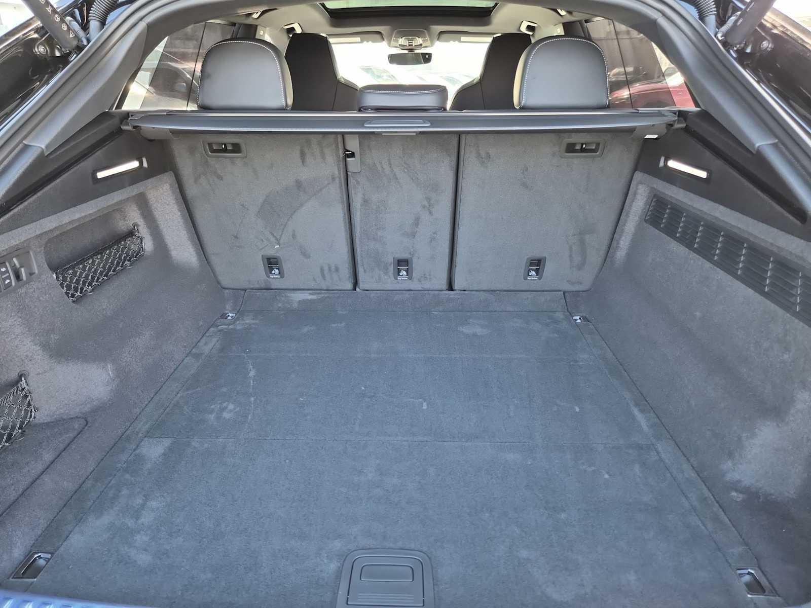 Thumbnail: 2026 Audi RS Q8 - 26