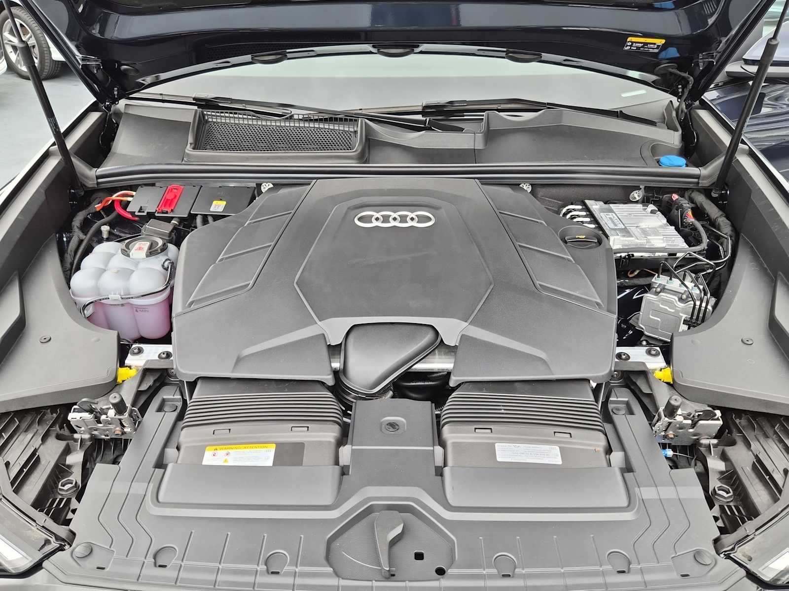 Thumbnail: 2026 Audi Q8 - 13