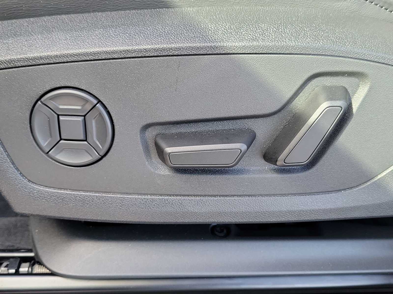 Thumbnail: 2025 Audi Q3 - 16