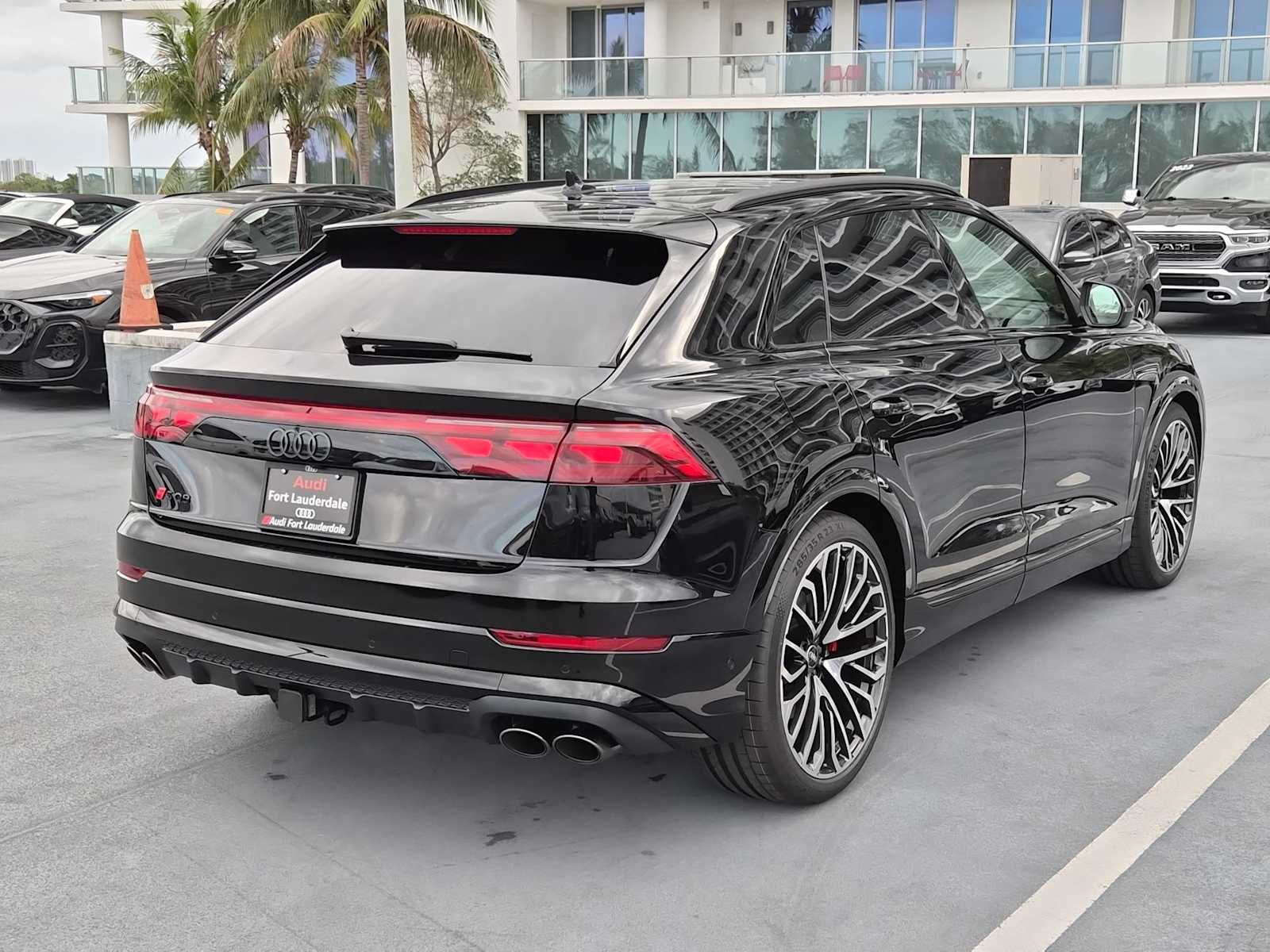 Thumbnail: 2026 Audi SQ8 - 6