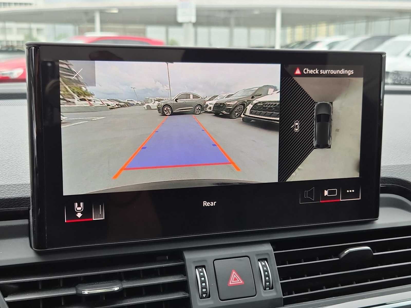 Thumbnail: 2025 Audi SQ5 - 24