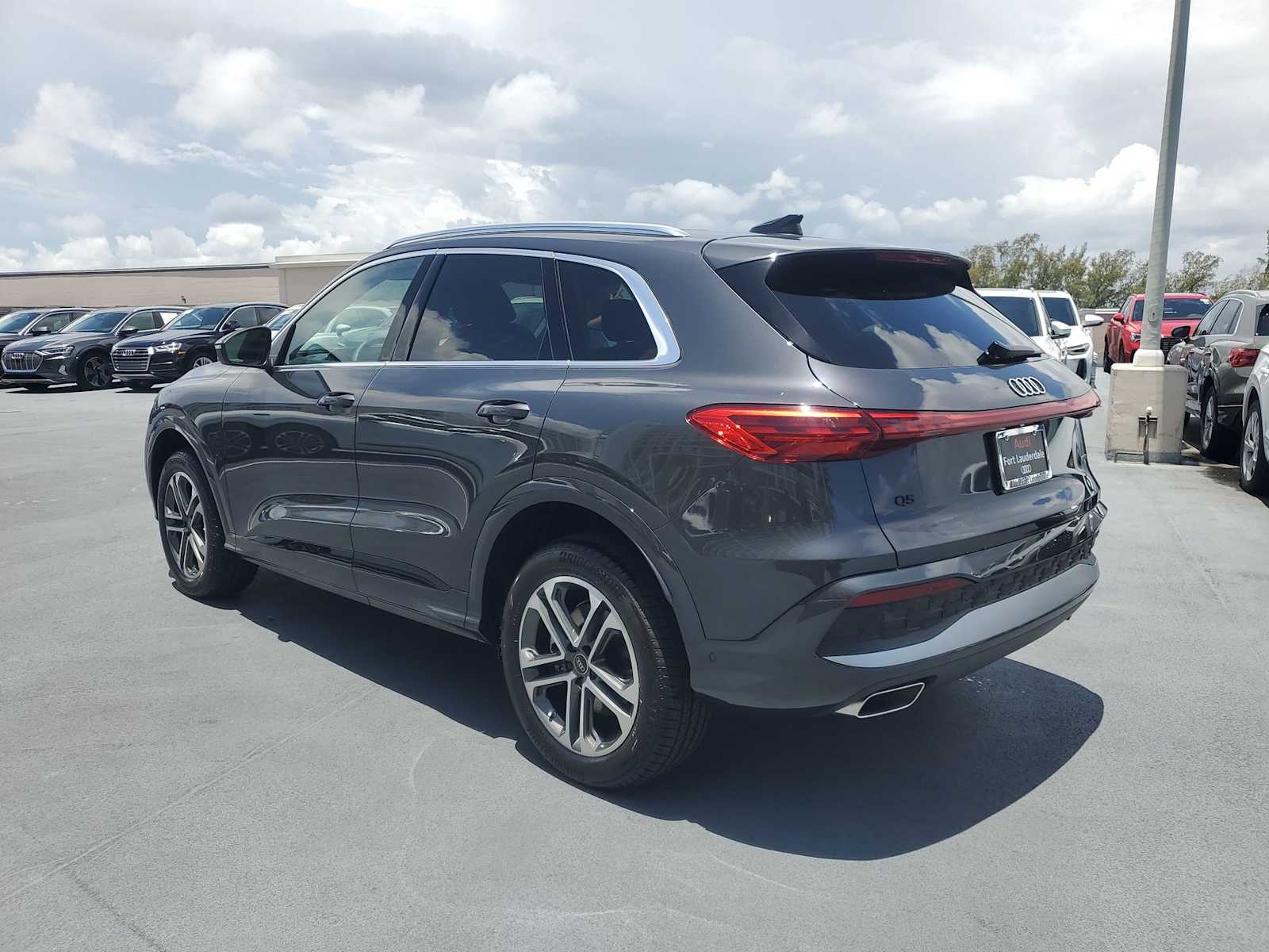 Thumbnail: 2025 Audi Q5 - 4