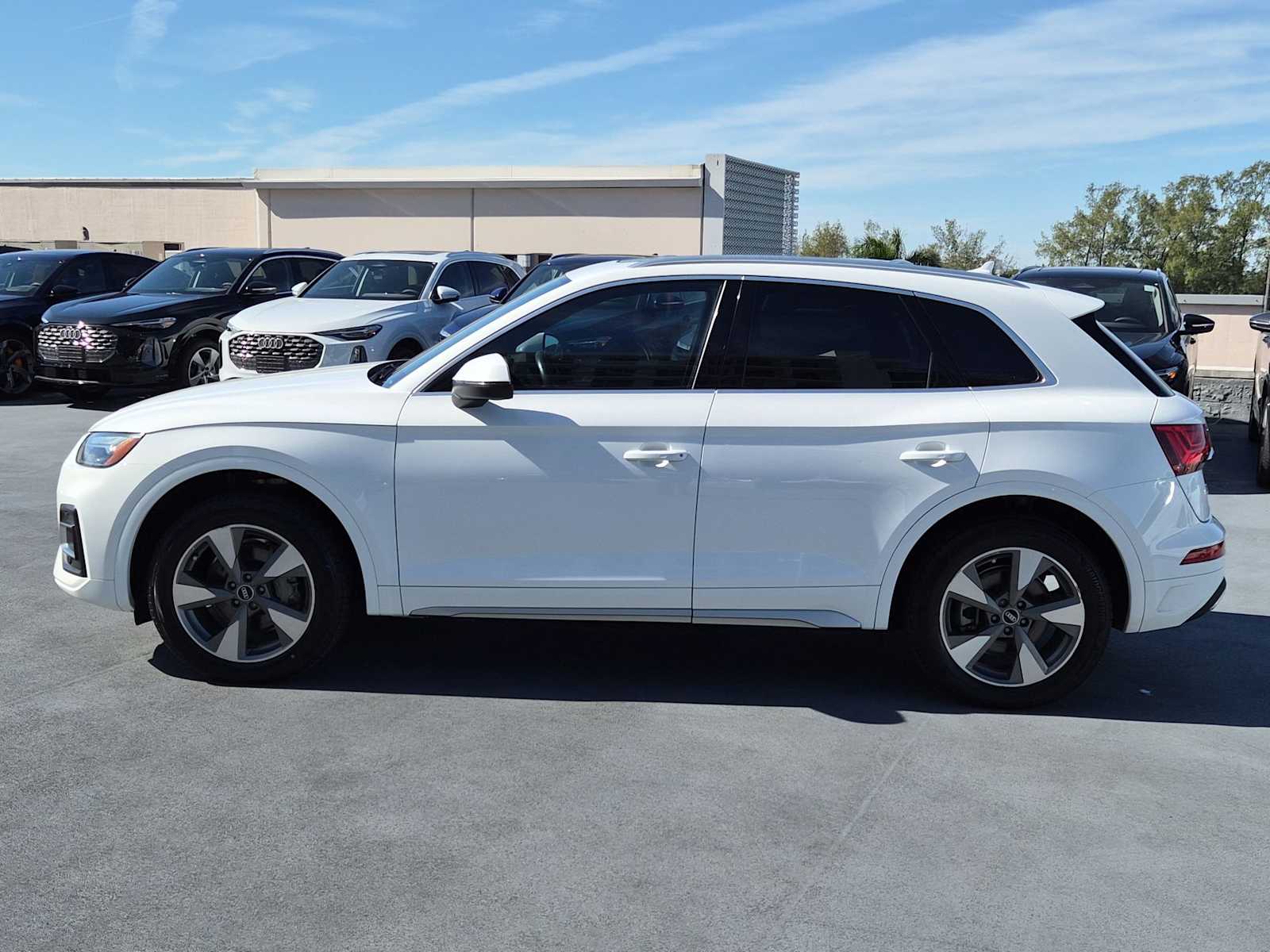 Thumbnail: 2022 Audi Q5 - 3