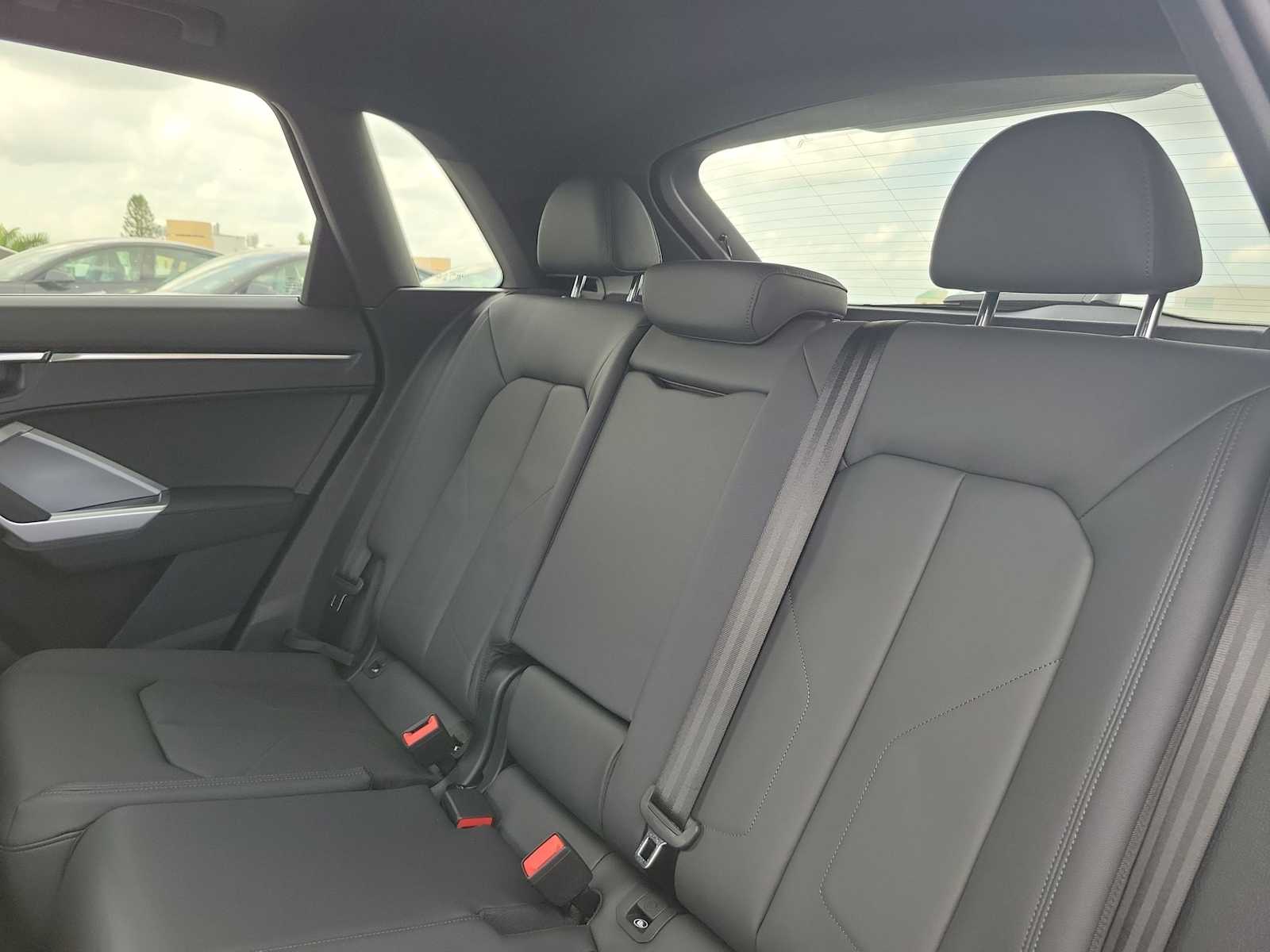 Thumbnail: 2025 Audi Q3 - 19