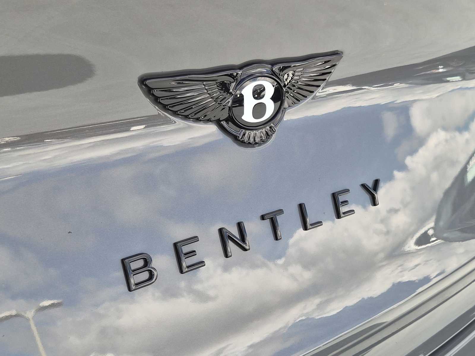 Thumbnail: 2025 Bentley Bentayga - 10