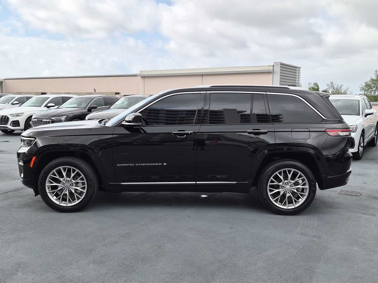 Thumbnail: 2022 Jeep Grand Cherokee - 3