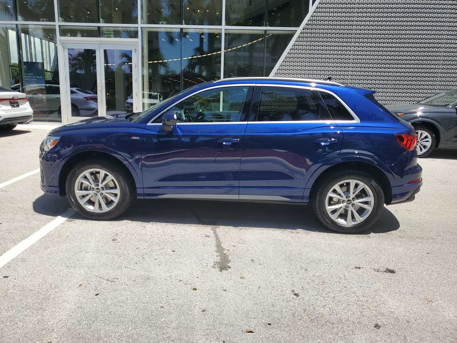 Thumbnail: 2025 Audi Q3 - 3