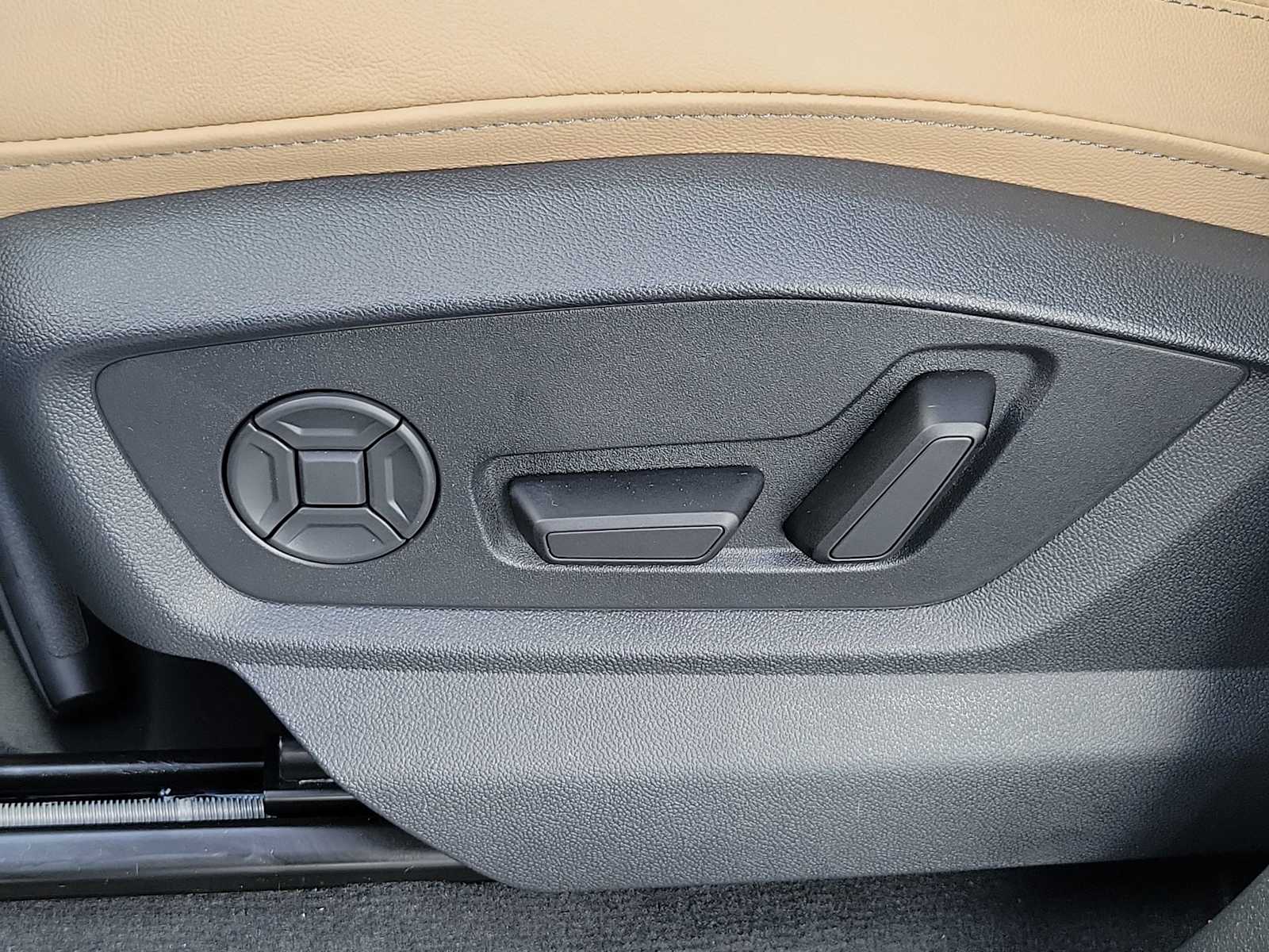 Thumbnail: 2025 Audi Q7 - 16