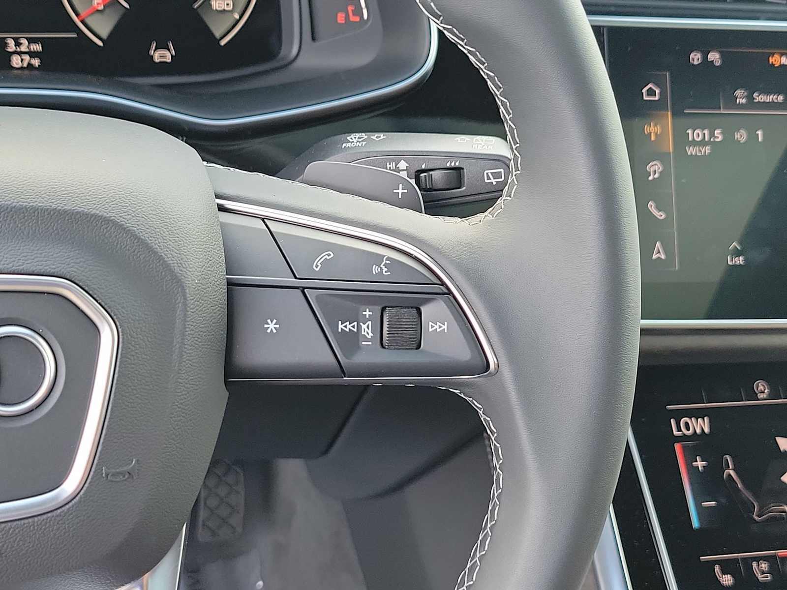 Thumbnail: 2025 Audi Q7 - 22