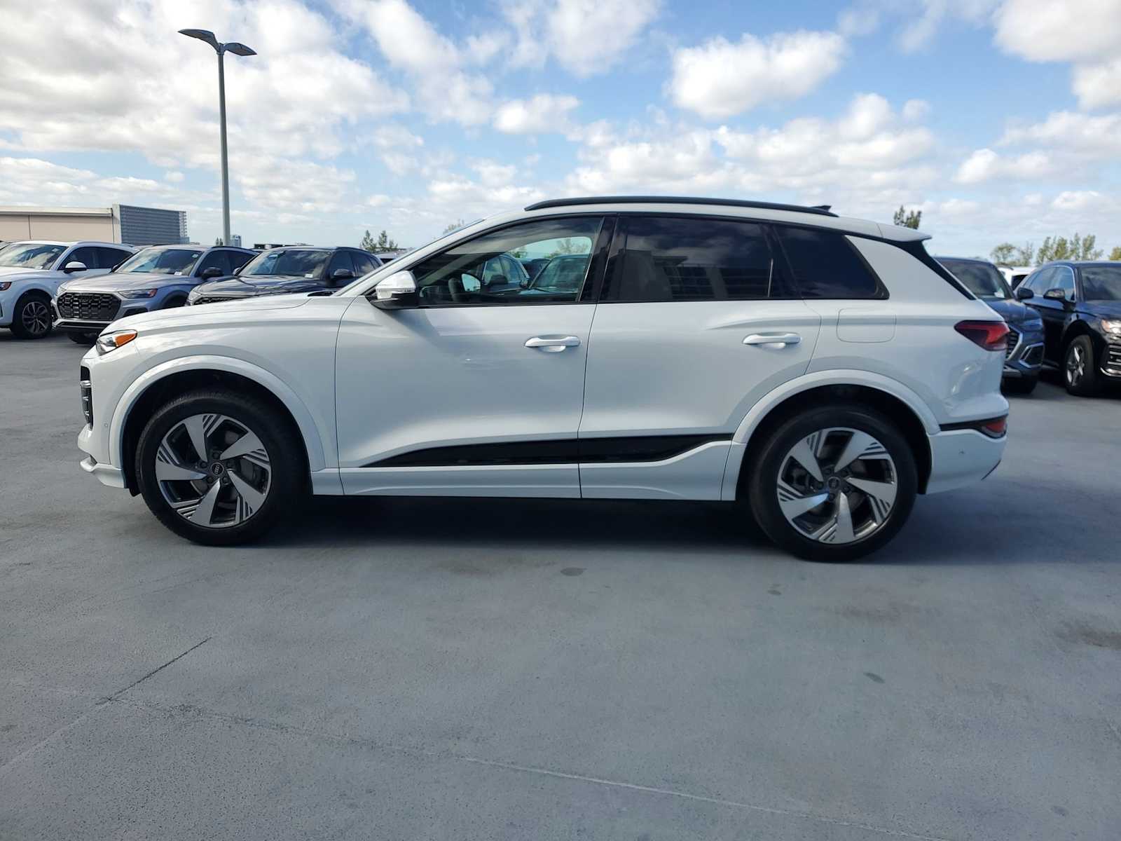 2025 Audi Q6 E-tron Premium photo 3